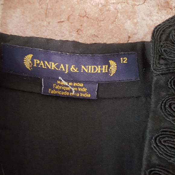 Formal dress - Picture 3 of 5